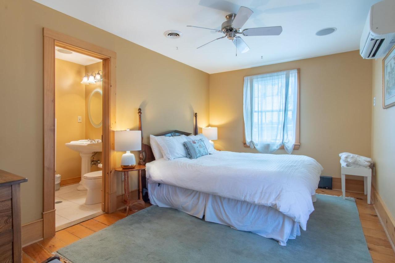 Campbellford Emilyville Inn מראה חיצוני תמונה