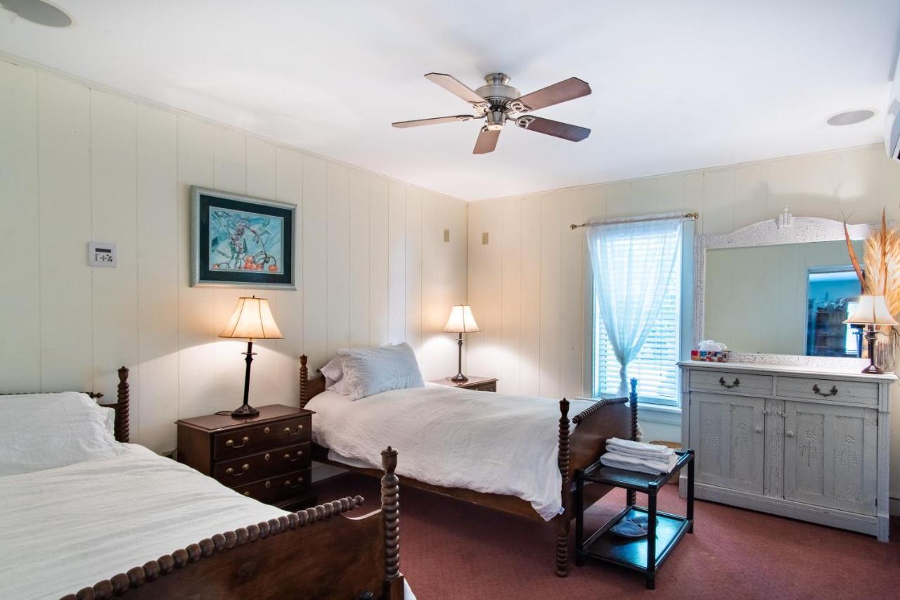 Campbellford Emilyville Inn מראה חיצוני תמונה