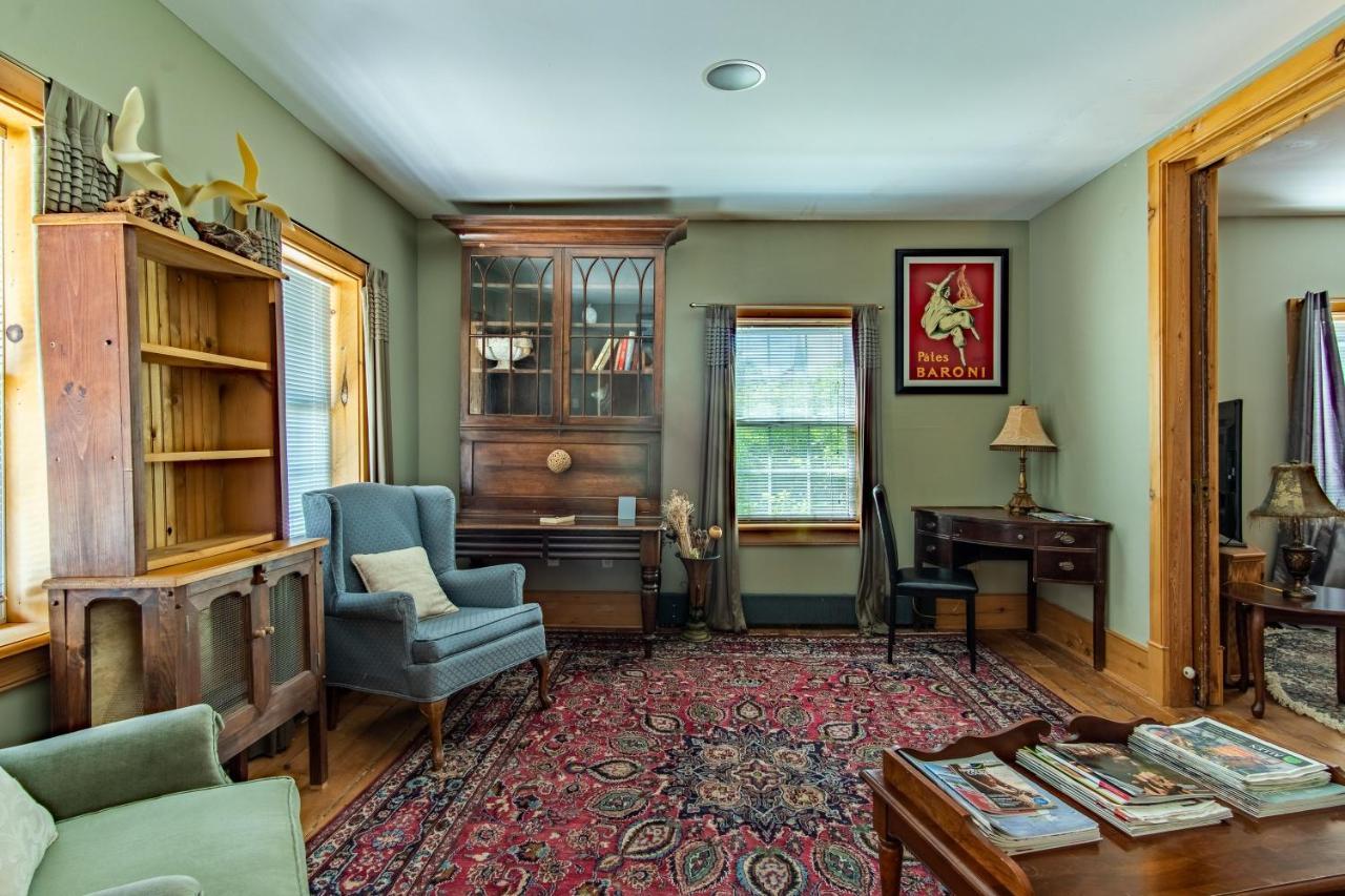 Campbellford Emilyville Inn מראה חיצוני תמונה