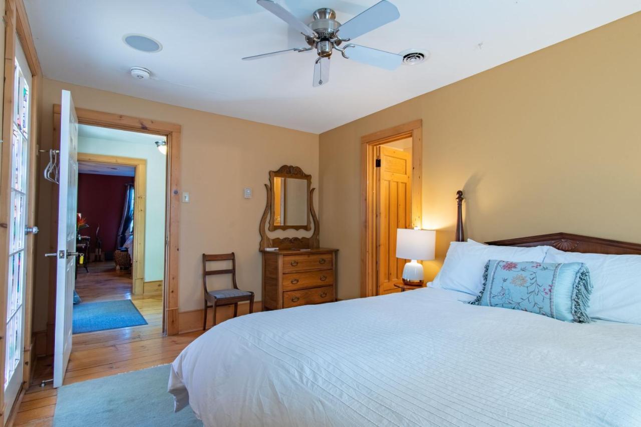 Campbellford Emilyville Inn מראה חיצוני תמונה