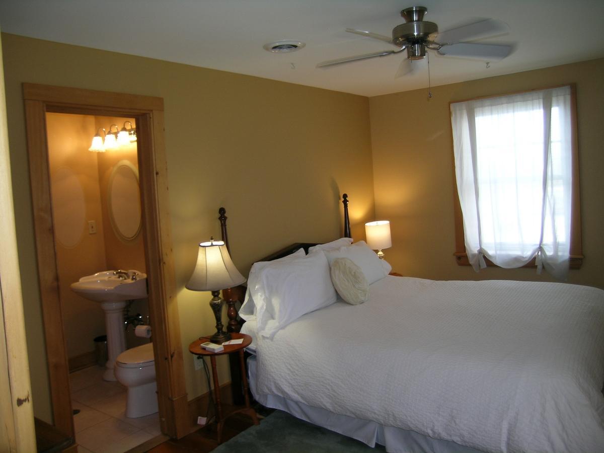 Campbellford Emilyville Inn מראה חיצוני תמונה