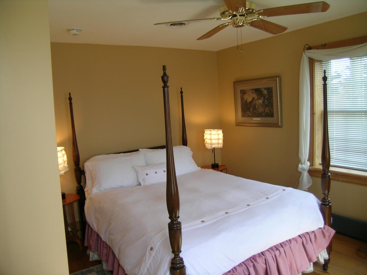 Campbellford Emilyville Inn מראה חיצוני תמונה
