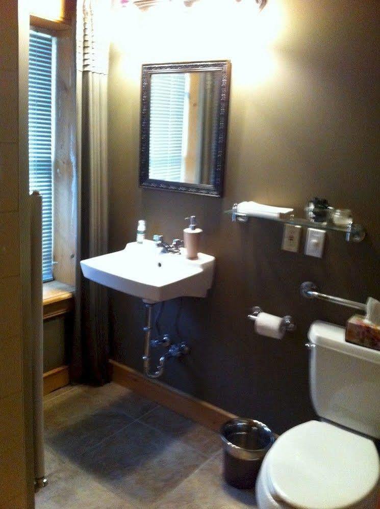 Campbellford Emilyville Inn מראה חיצוני תמונה